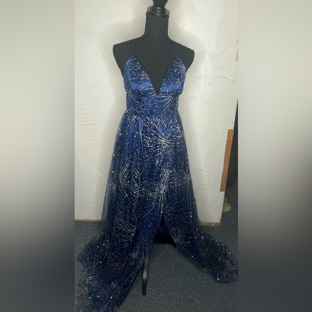 NWT Windsor floor length navy sparkles prom dress. Size small.